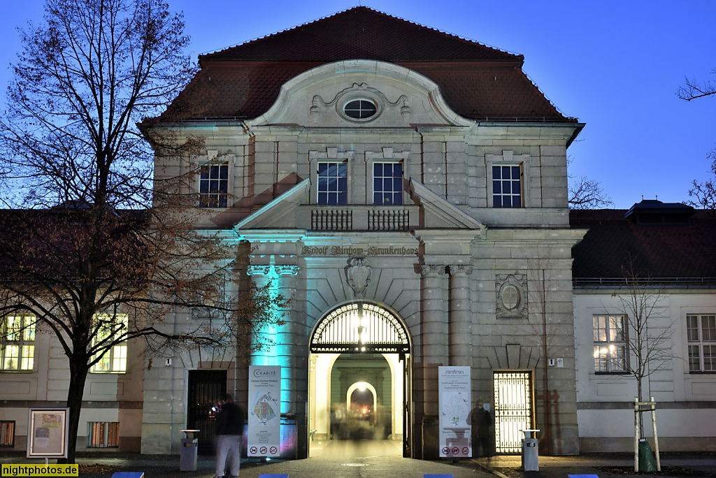 Berlin Wedding Rudolf-Virchow-Krankenhaus erbaut 1899-1906 von Ludwig Hoffmann. Torhaus mit Pförtner