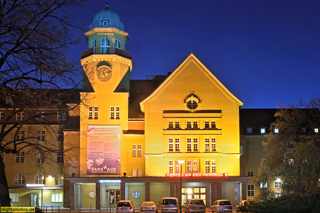 Berlin Lichtenberg Theater an der Parkaue. Erbaut 1910-1911 als Höhere Knabenschule von Stadtbaurat Johannes Uhlig und Architekt Wilhelm Grieme