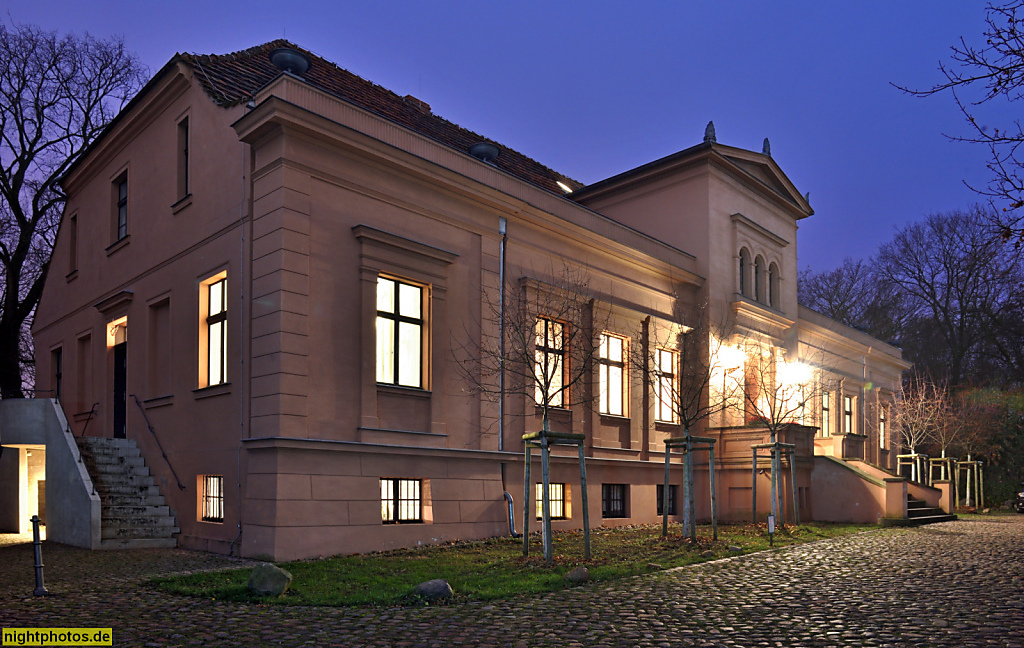 Berlin Mahlsdorf Gründerzeitmuseum eröffnet 1960 im Gutshaus erbaut um 1780. Umbau neoklassizistisch 1869