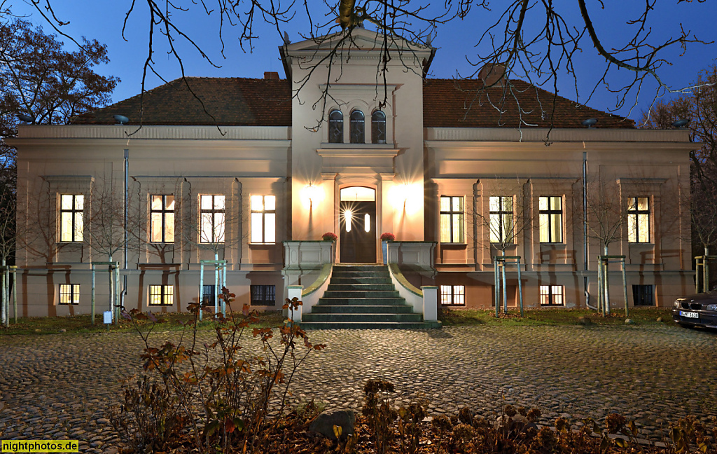 Berlin Mahlsdorf Gründerzeitmuseum eröffnet 1960 im Gutshaus erbaut um 1780. Umbau neoklassizistisch 1869