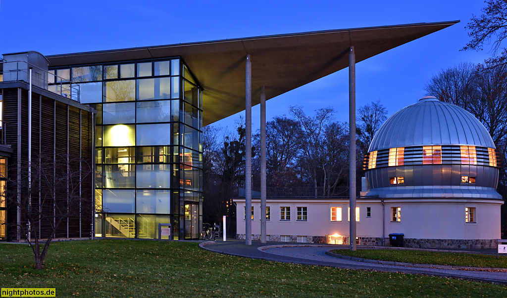 Potsdam Babelsberg Schwarzschildhaus erbaut 1999 von Architekten Pitz und Hoh. Bibliotheksneubau 2002 von Architekten Joachim Kleine Allekotte im Leibniz-Institut für Astrophysik