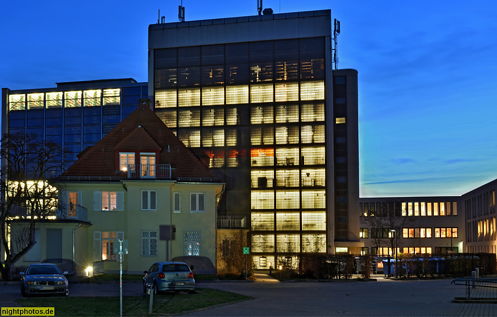 Berlin Dahlem Freie Universität. Magazinturm der Universitätsbibliothek mit EDV-Abteilung