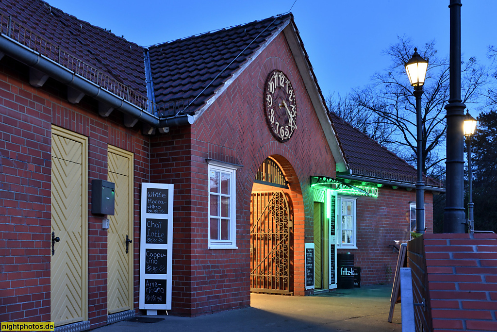 Berlin Dahlem U-Bahnhof Freie Universitaet Thielplatz Südeingang erbaut 1912-1913 von Architekt Heinrich Straumer