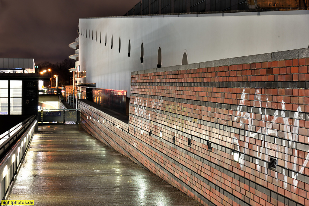 Berlin Mitte Gesundbrunnen Nordkreuz. Bahnhof seit 1872. Letzter Umbau 2013-2015.