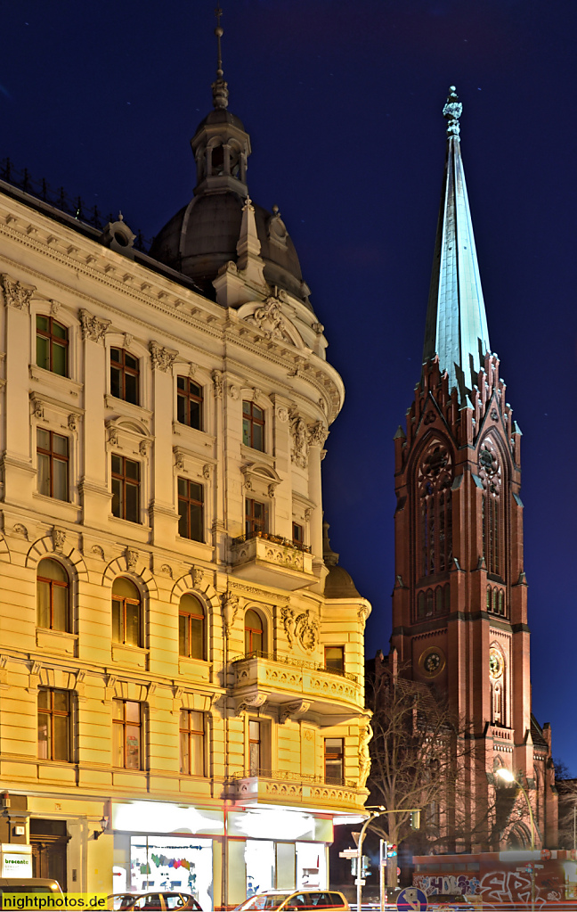 Berlin Schöneberg Stuck-Altbau Mietshaus erbaut 1889-1892 von Koebe und Weissmüller vor Apostel-Paulus-Kirche erbaut 1892-1894 von Franz Schwechten