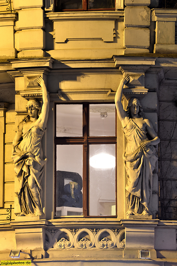 Berlin Schöneberg Mietshaus Altbau mit Karyatiden als Fassadenschmuck erbaut 1889-1892 von Koebe und Weissmüller