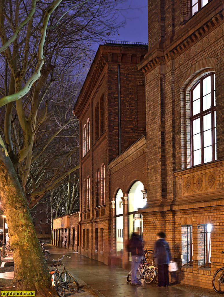 Berlin Mitte Jugendzentrum 'Die Oase' und Musikschule Fanny Hensel. Erbaut 1868 als Köllnisches Gymnasium mit Lehrerwohnhaus von Stadtbaurat Adolf Gerstenberg