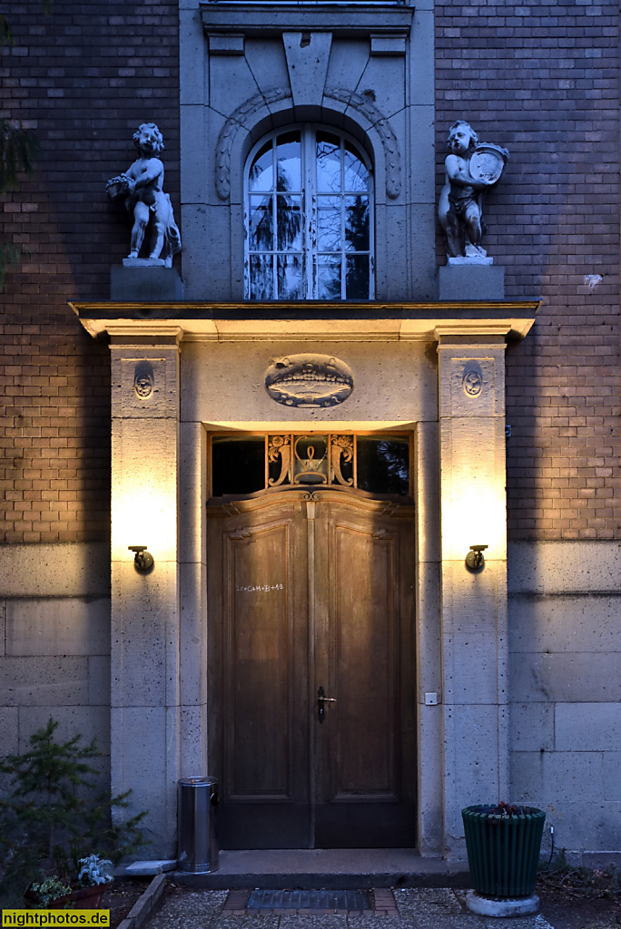 Berlin Westend 'Ulme 35' Kulturzentrum erbaut 1896-1897 als Kurhaus Westend für Nervenkranke von Heinrich Seeling. Erweiterung 1909 von Adolf Wollenberg