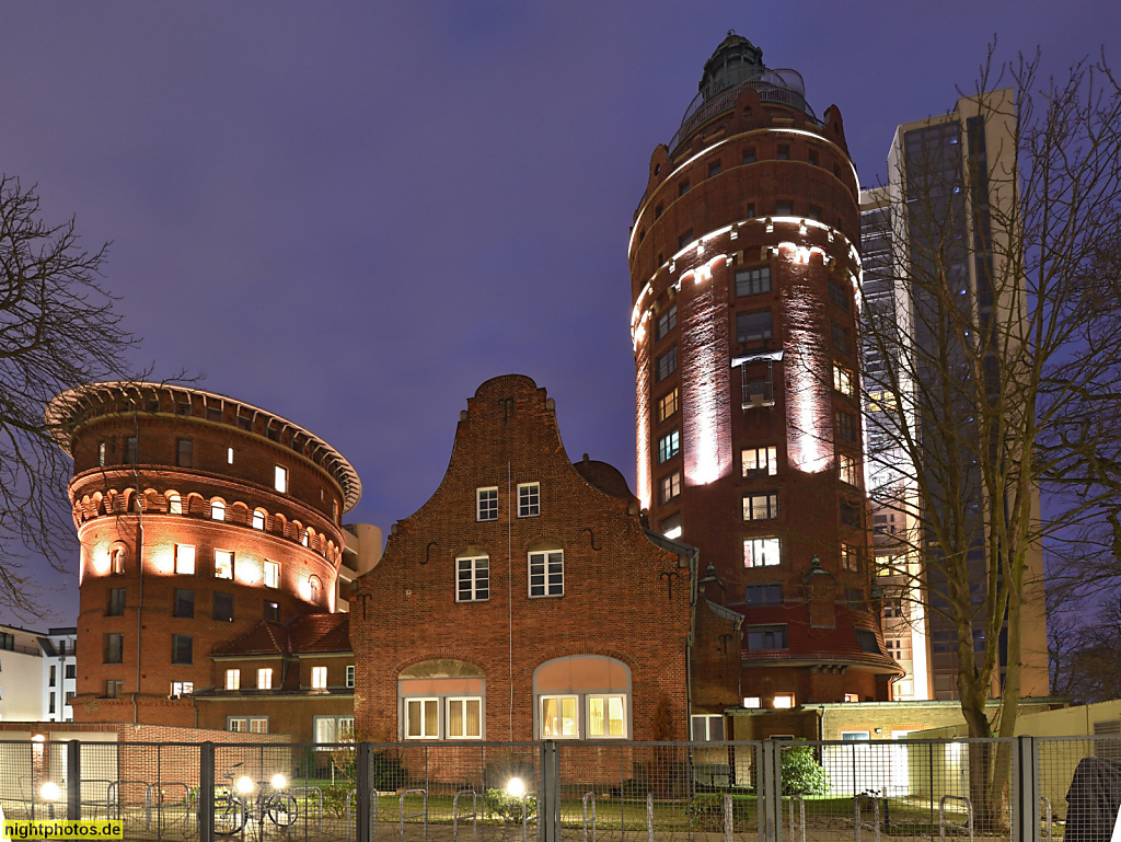 Berlin Westend Wohnturm ehemals Wasserturm-West erbaut 1909-1910 von Heinrich Seeling. Wasserturm-Ost erbaut 1881 von Bernhard August Salbach