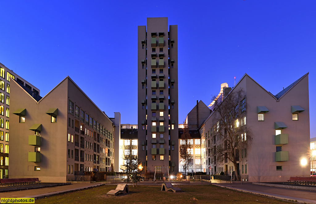 Berlin Kreuzberg Wohnhaus Ensemble 'Kreuzberg Tower' mit Wings erbaut 1987 von John Hejduk am Besselpark