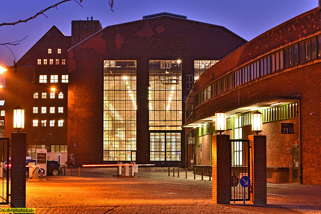 Berlin Gesundbrunnen Technischer Innovationspark ehemals AEG-Fabrik. Montagehalle für Grossmaschinen erbaut 1911-1912 von Peter Behrens (Bild Mitte). Umformerstation und Güterboden erbaut 1929–1930 von Ernst Ziesel (Bild Rechts)