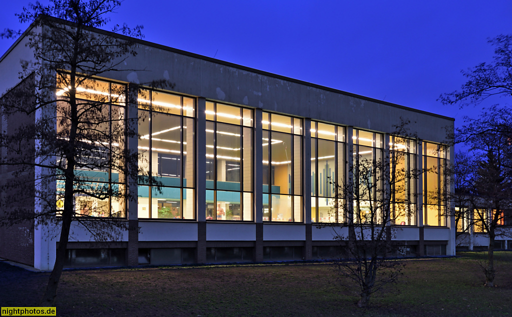 Berlin Tempelhof Schwimmhalle des Stadtbad erbaut 1961-1963