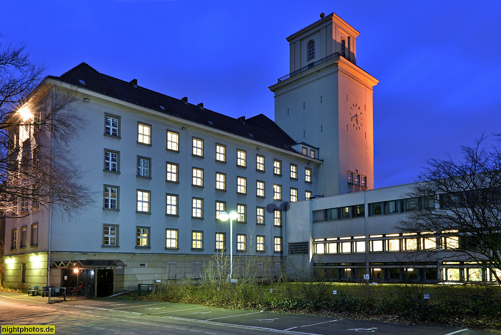 Berlin Tempelhof Rathaus erbaut 1936-1938 von Hellmut Delius im Stil der Neuen Sachklichkeit