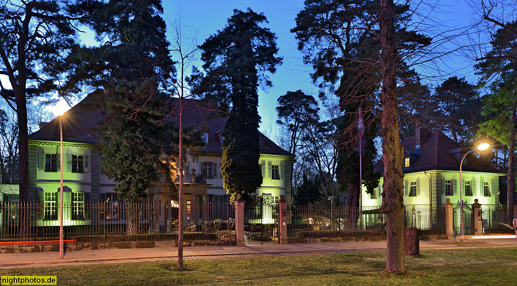 Berlin Dahlem Botschaft der Republik Irak. Erbaut als Haus Semmel 1925-1926 von Adolf Wollenberg