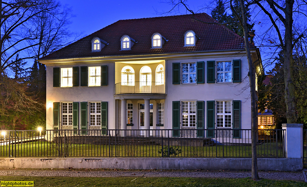 Berlin Dahlem Deutsches Zentralinstitut für soziale Fragen. Als Wohnhaus für Carl Drimborn erbaut 1912-1913 von Heinrich Straumer