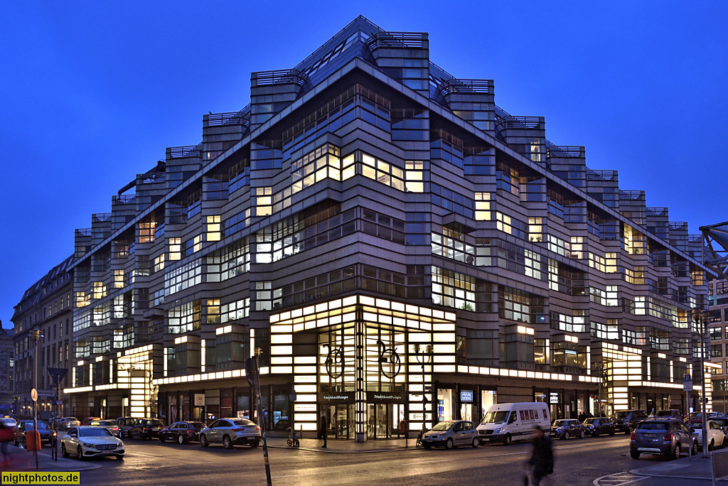 Berlin Mitte Quartier 206 Friedrichstadtpassage. Shopping Mall. Architekt Henry N Cobb. Eröffnet 1997. Friedrichstrasse 71-74
