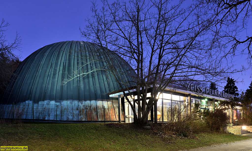 Berlin Schöneberg Zeiss Planetarium am Insulaner erbaut 1963-1965 von Carl Bassen. Vortragssaal und Foyer. Saniert 2009-2011 von AHM Architekten