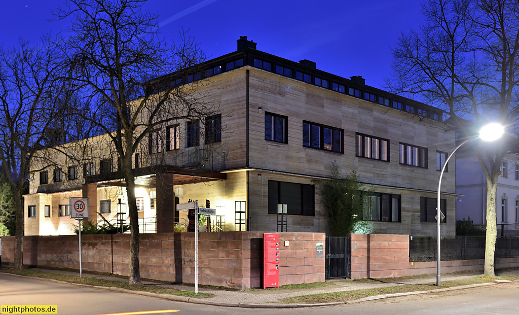Berlin Dahlem Haus Penzlin erbaut als Wohnhaus 1929-1930 von Otto Rudolf Salvisberg für Erich Penzlin. Bis 1979 Funkhaus des AFN American Forces Network