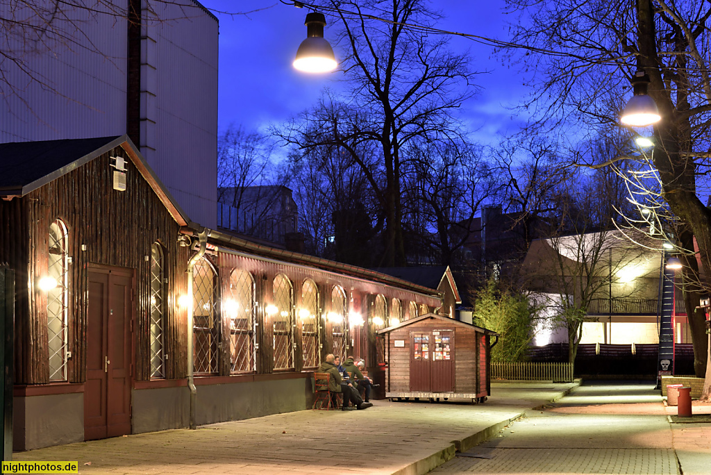 Berlin Prenzlauer Berg Pratergarten. Bierausschank seit 1837. Gaststätte seit 1852. Veranstaltungsort mit Freiluftbühne