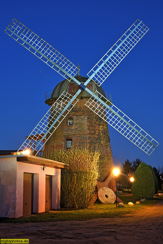 Rheinsberg Holländer Mühle erbaut 1894 von Herrmann Strubel. Rekonstruktion Mühlenkopf und Flügel 1999