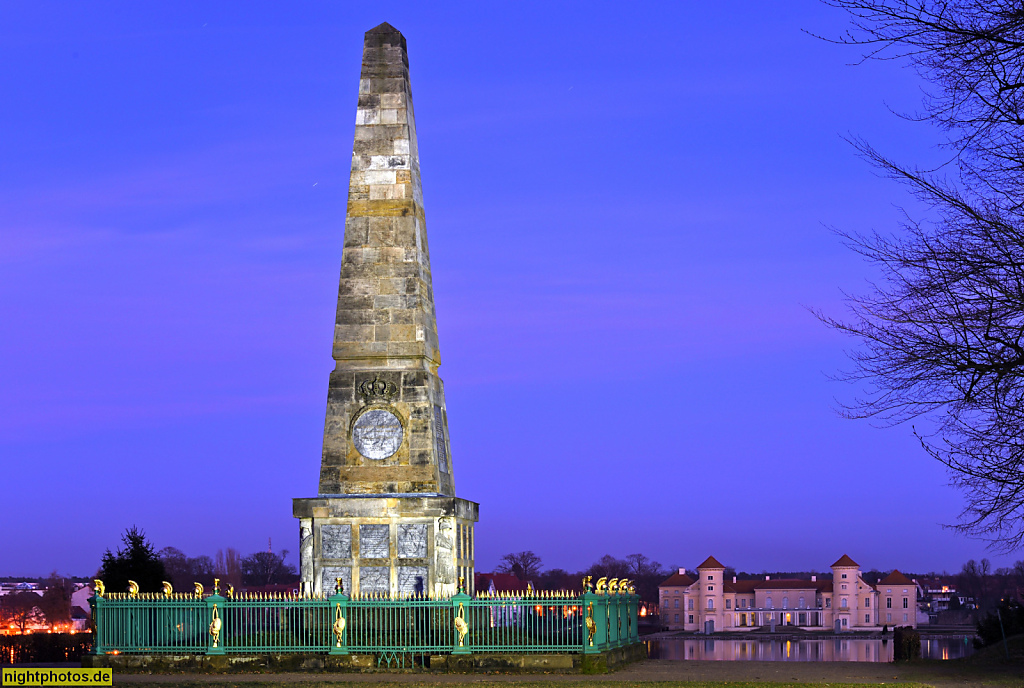 Rheinsberg Obelisk im Schlosspark als Heldendenkmal. Errichtet 1791 von Bildhauer Boumann der Jüngere im Auftrag von Prinz Heinrich von Preussen