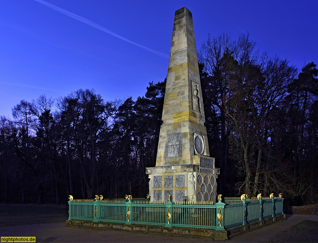 Rheinsberg Obelisk im Schlosspark als Heldendenkmal. Errichtet 1791 von Bildhauer Boumann der Jüngere im Auftrag von Prinz Heinrich von Preussen