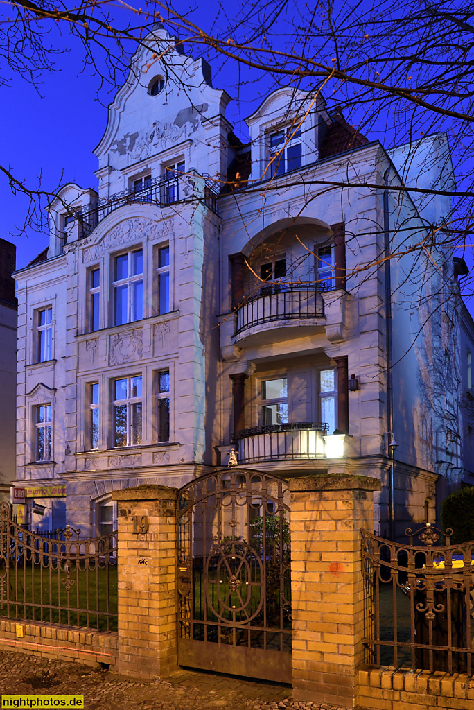 Berlin Lichterfelde Mietshaus in der Drakestrasse erbaut 1906-1907 von August Höhne. Fassade von W. Heinel