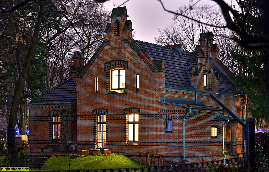 Berlin Kreuzberger Kinderstiftung erbaut 1890 von Wilhelm Germelmann als Dienstvilla des königlich-preussischen Wasserbauinspektors. Schleusenwärterhäuschen