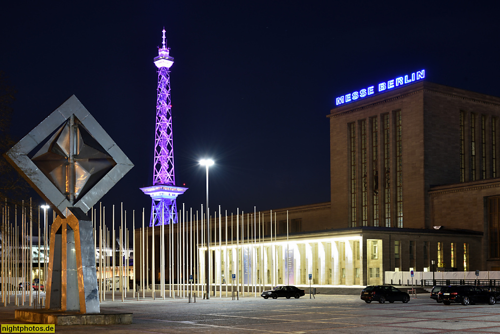 Berlin Westend Messehallen 18 19 20 erbaut 1936-1937 von Richard Ermisch. Funkturm. Kunstwerk von Cesar Manrique 1997