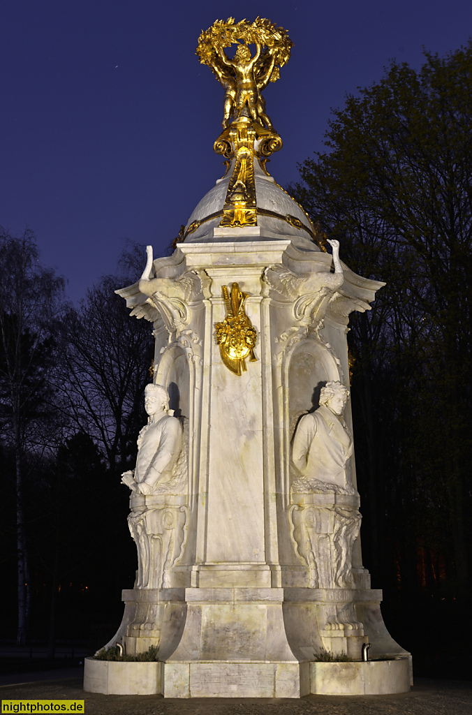 Berlin Mitte Tiergarten Beethoven-Haydn-Mozart-Denkmal von Bildhauer Rudolf Siemering erschaffen 1892-1904 aus Marmor für Kaiser Wilhelm II