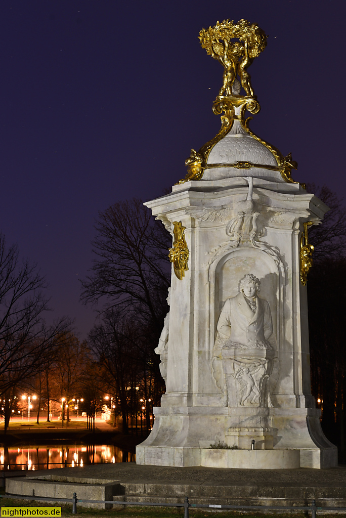 Berlin Mitte Tiergarten Beethoven-Haydn-Mozart-Denkmal von Bildhauer Rudolf Siemering erschaffen 1892-1904 aus Marmor für Kaiser Wilhelm II