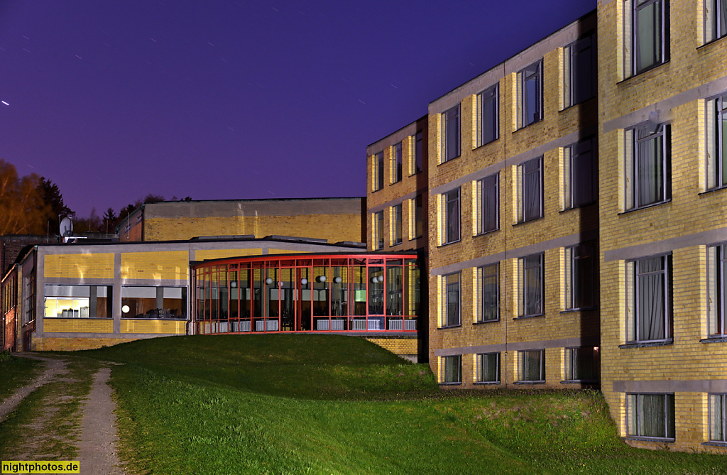 Bernau Schulungsstandort der Handwerkskammer Berlin erbaut 1928-1930 im Bauhaus-Stil als Bundesschule des ADGB von Hannes Meyer und Hans Wittwer. Wohntrakt Südseite mit Kantine