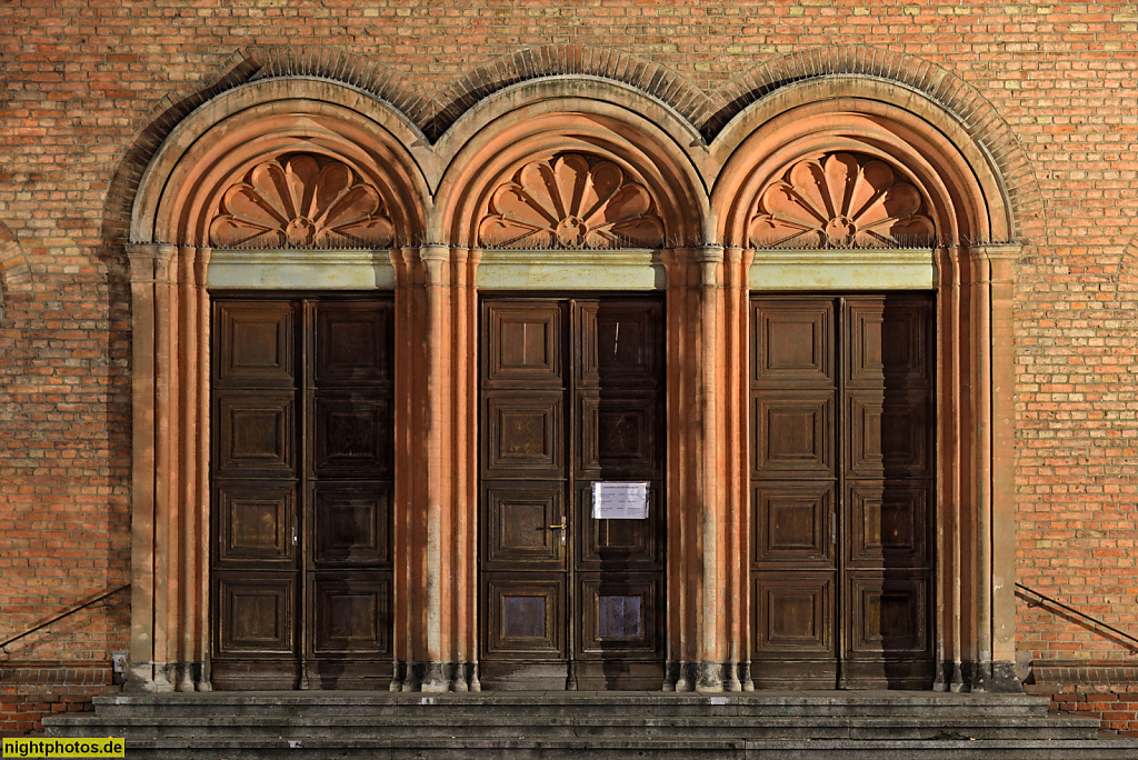 Berlin Wedding Leopoldplatz Alte Nazarethkirche erbaut 1832-1835 von Karl Friedrich Schinkel mit romanischen Rundbögen