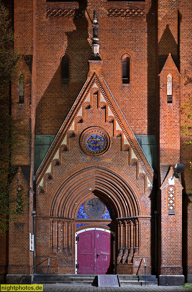 Berlin Wedding Leopoldplatz Neue Nazarethkirche erbaut 1891-1893 von Max Spitta im neogotischen Stil. Portikus