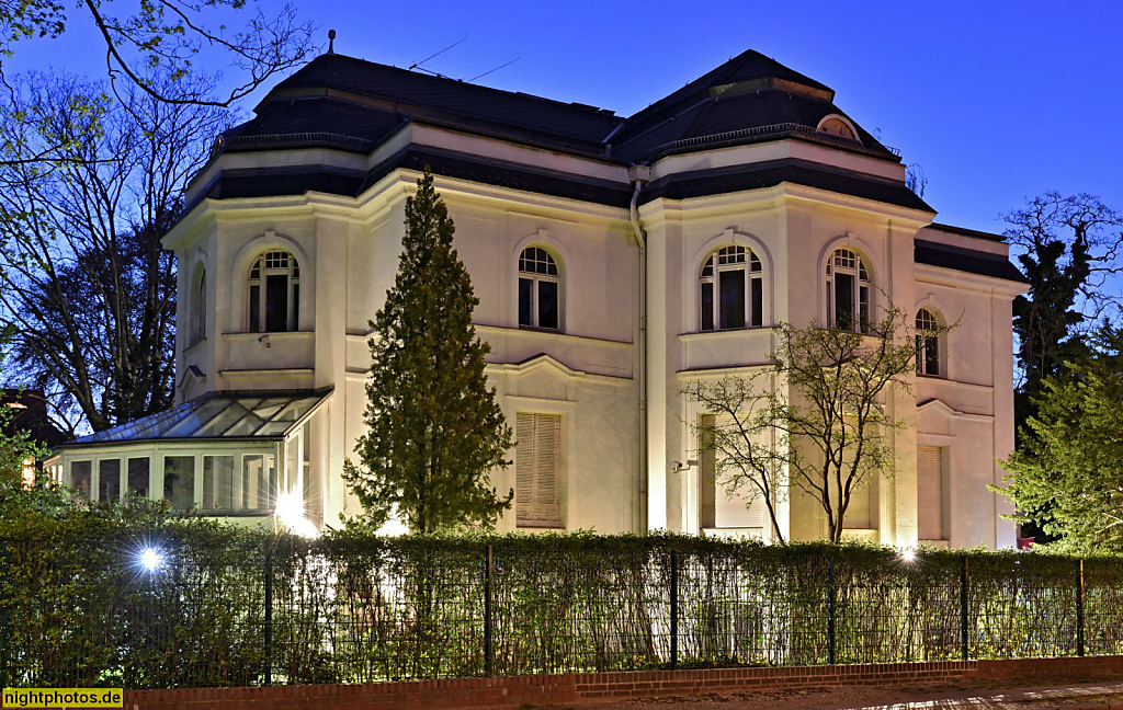 Berlin Westend Tunesische Botschaft erbaut als Wohnhaus 1895-1896 von Wilhelm Walther für Bauherr H. Hörmann in der Lindenallee