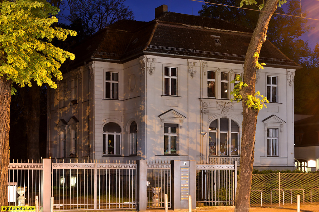 Berlin Niederschönhausen Kita am Brosepark erbaut 1894-1895 als Vorstadtvilla in der Dietzgenstrasse 33