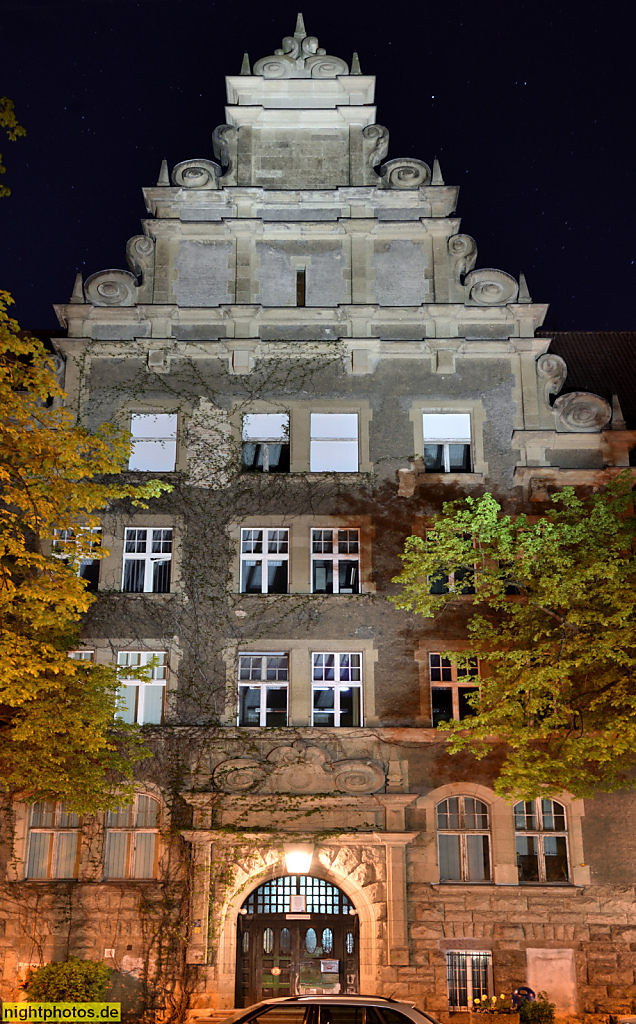Berlin Niederschönhausen Max-Delbrück-Gymnasium erbaut 1908-1910 von Carl Fenten als Rathaus Niederschönhausen. 1928 Umbau und Erweiterung zum Gymnasium