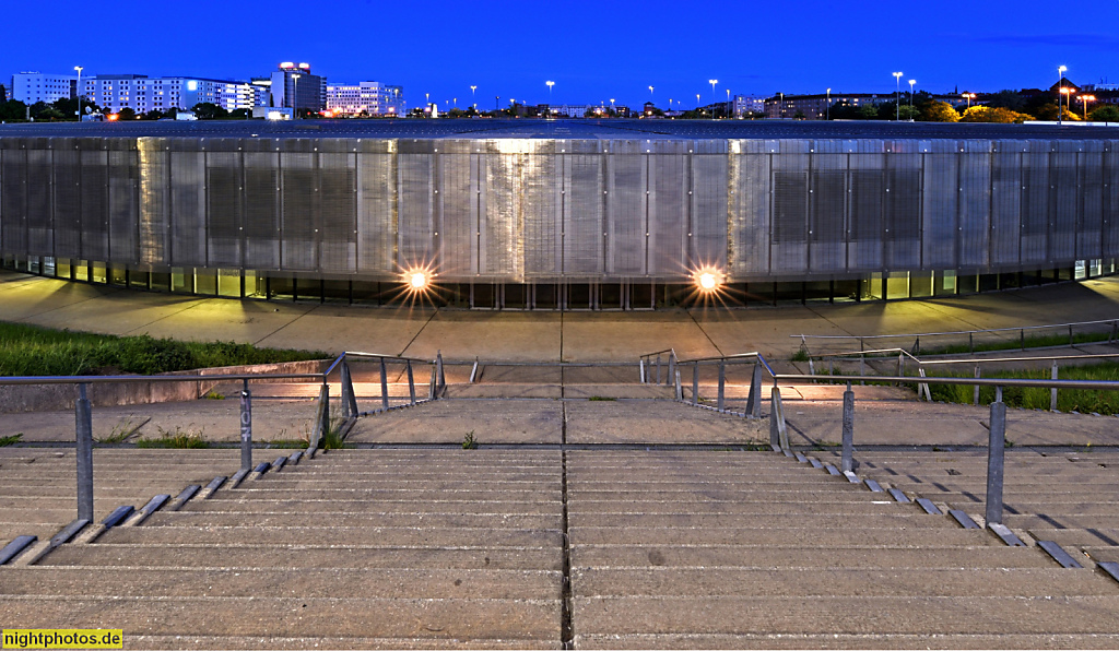 Berlin Prenzlauer Berg Radrennbahn und Veranstaltungshalle Velodrom erbaut 1993-1996 von Dominique Perrault