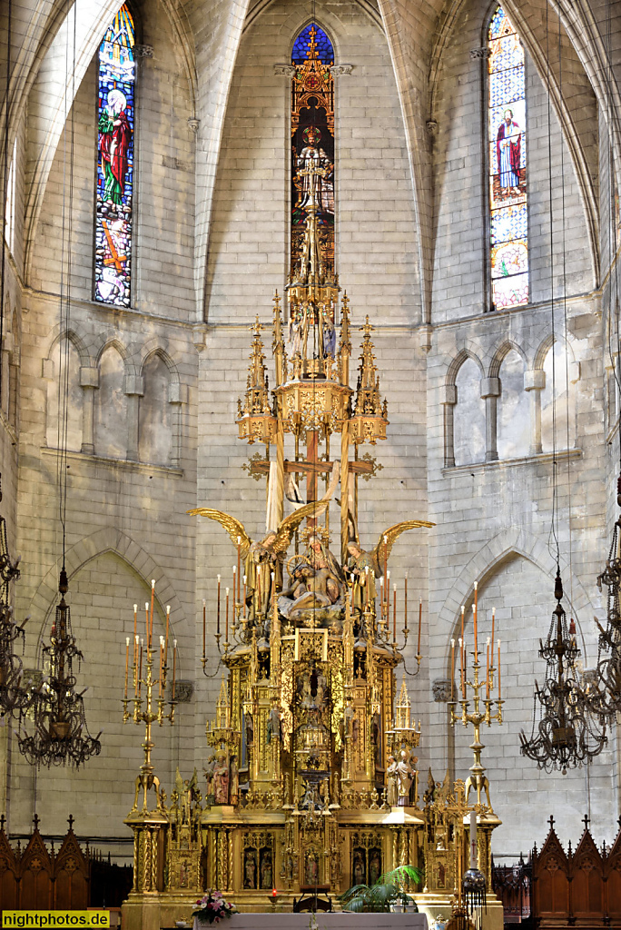 Mallorca Manacor Kirche Nostra Senyora dels Dolors erbaut Ende 19 Jhdt von Baumeister Rector Rubi. Turm von Architekt Gaspar Bennàssar i Moner. Altarraum