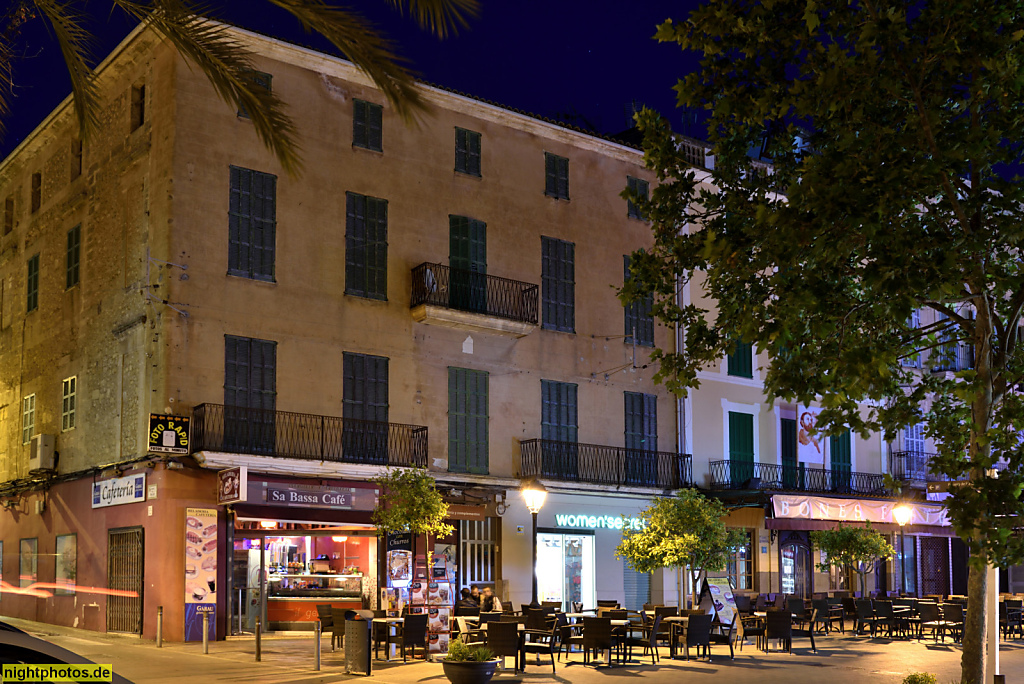 Mallorca Manacor. Placa de Sa Bassa. Strassencafé