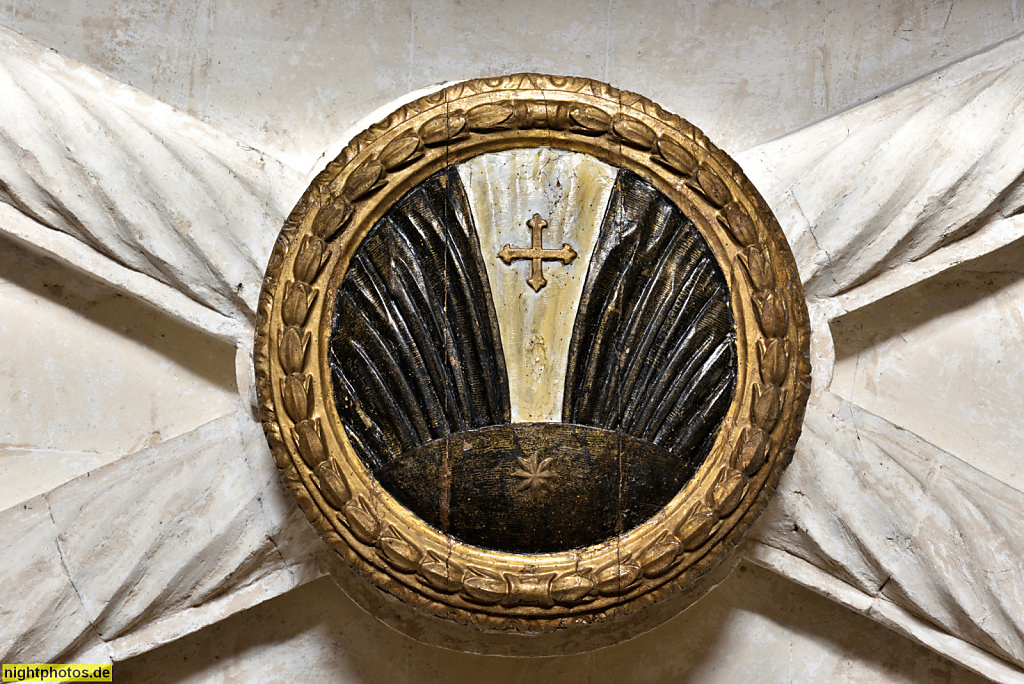 Mallorca Manacor Domikaner Klosterkirche Sant Vicenc de Ferrer erbaut 1597-1617. Schlussstein im Rippengewölbe des Emporenbodens