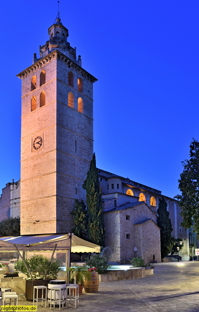 Mallorca Inca Esglesia Santa Maria la Mayor erbaut bis 1893 von Architekt Jaume Blanquer aus mallorquinischem Sandstein am Plaça de Santa Maria la Mayor