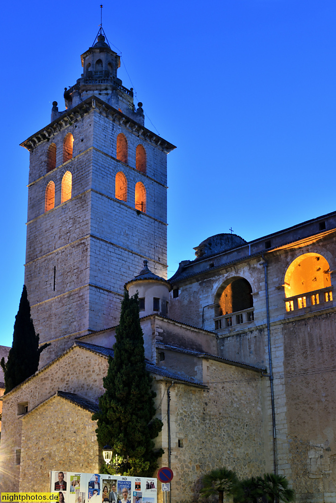 Mallorca Inca Esglesia Santa Maria la Mayor erbaut bis 1893 von Architekt Jaume Blanquer aus mallorquinischem Sandstein am Plaça de Santa Maria la Mayor