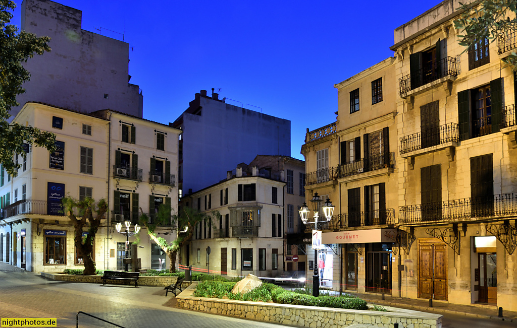 Mallorca Inca Plaça de Santa Maria la Mayor. Randbebauung
