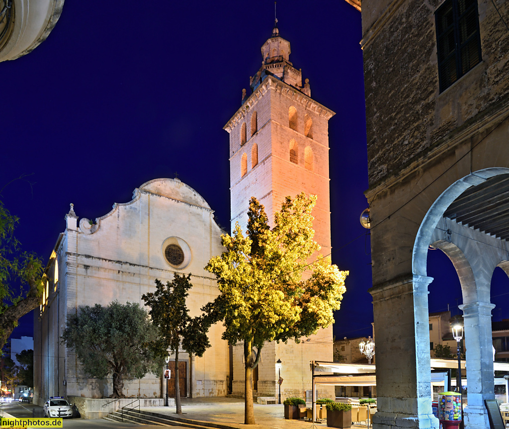 Mallorca Inca Esglesia Santa Maria la Mayor erbaut bis 1893 von Architekt Jaume Blanquer aus mallorquinischem Sandstein am Plaça de Santa Maria la Mayor