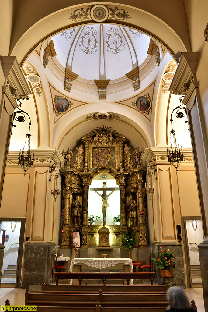 Mallorca Inca Iglesia Santa Maria la Mayor erbaut im 18.-19. Jhdt aus mallorquinischem Sandstein. Seitenkapelle rechts