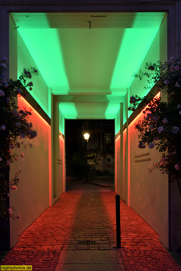 Berlin Mitte Bauensemble Heckmann-Höfe in der Spandauer Vorstadt erbaut 1887. Durchgang zum Innenhof