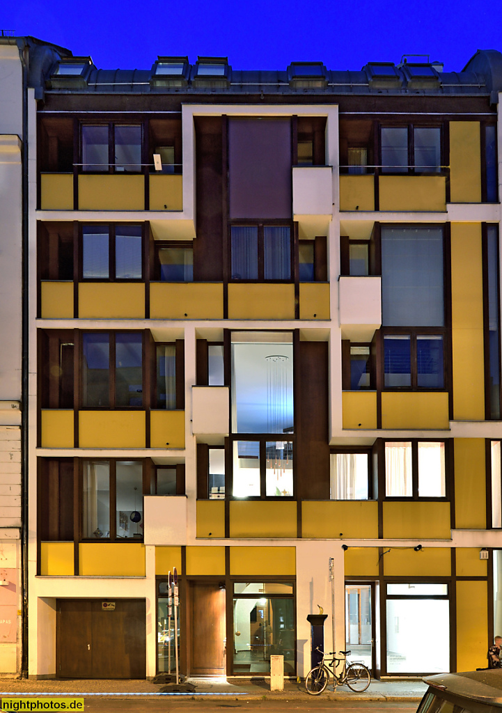 Berlin Mitte Wohngebäude erbaut 1999-2001 von Architekten HSH Hoyer Schindele Hirschmüller in der Auguststrasse 62