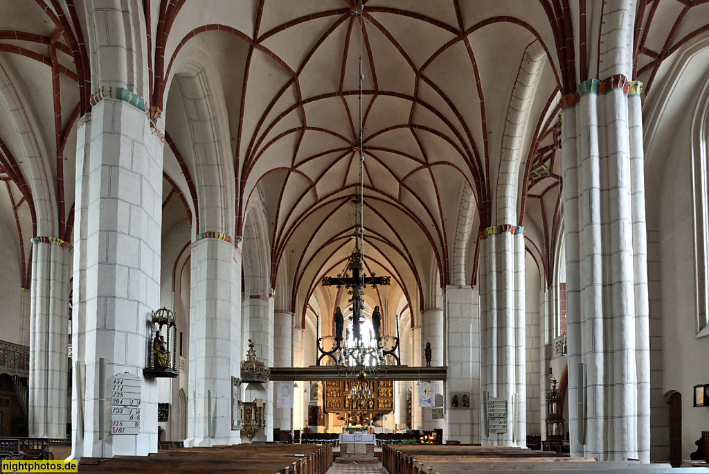 Bernau Stadtpfarrkirche St Marien. Erbaut 1240 als romanische Basilika. Umbau spätgotische Hallenkirche 1400-1519. Hauptschiff mit Altarraum