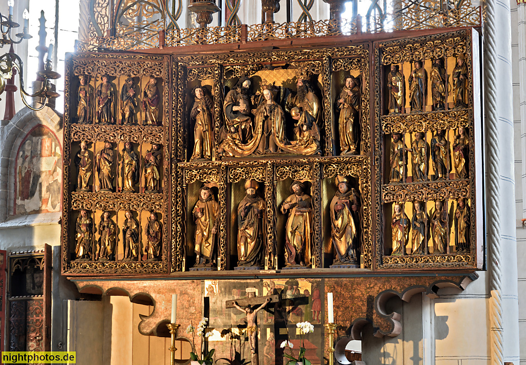 Bernau Stadtpfarrkirche St Marien. Erbaut 1240 als romanische Basilika. Umbau spätgotische Hallenkirche 1400-1519. Fluegelaltar um 1520 auf Predella